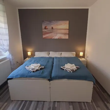 Apartma4us