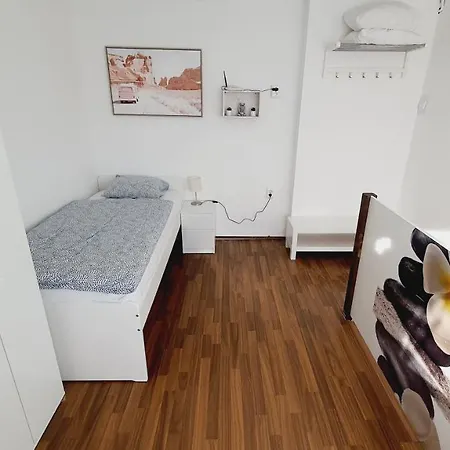 Apartma4us