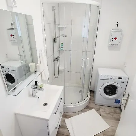 Apartma4us
